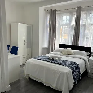 Appartement Starlet, Wanstead